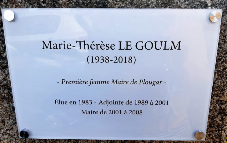 plougar-actualites-20211106-inauguration-salle-marie-therese-le-goulm-plaque